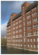 Der Sonninhof in Hamburg vom Wasser gesehen Foto des Sonninhofs (Hamburg)