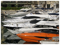 Yacht in a harbor - Sales Consulting Germany